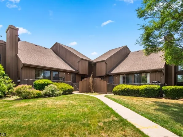 261 Kingsberry Dr, Franklin Twp., NJ 08873