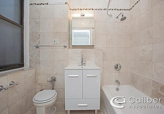 4th image of 105 W 55th St APT 8F
