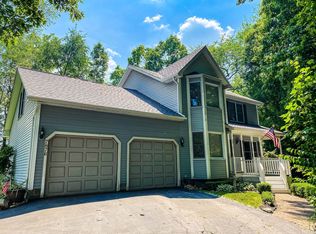 7876 Fair Oak Dr, Whitmore Lake, MI 48189