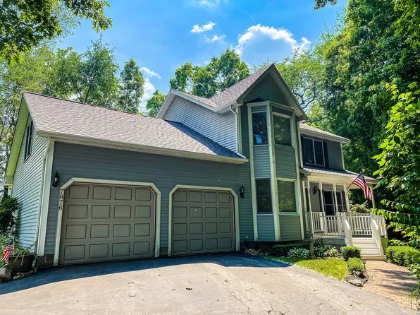 7876 Fair Oak Dr, Whitmore Lake, MI 48189