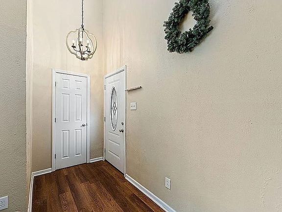 4th image of 1214 Elm Ct
