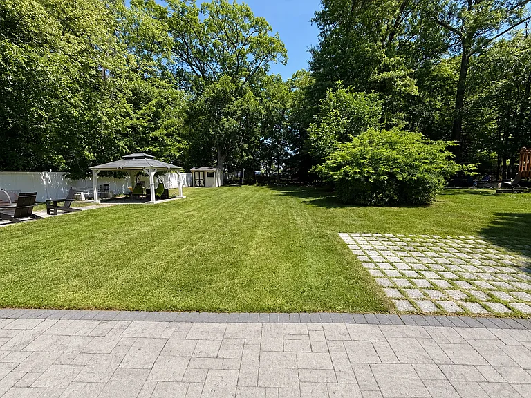 252 E Crescent Ave — Photo 22