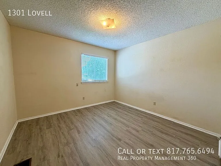 1301 Lovell Dr — Photo 6