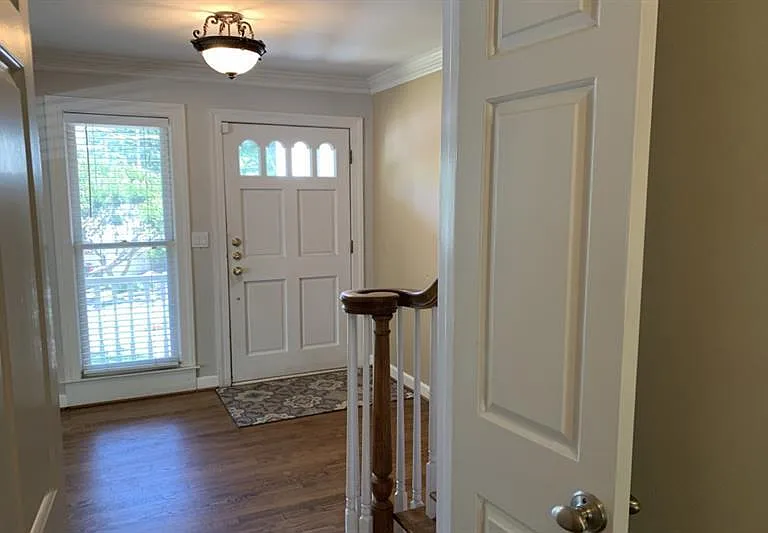 831 Clairemont Ave — Photo 4