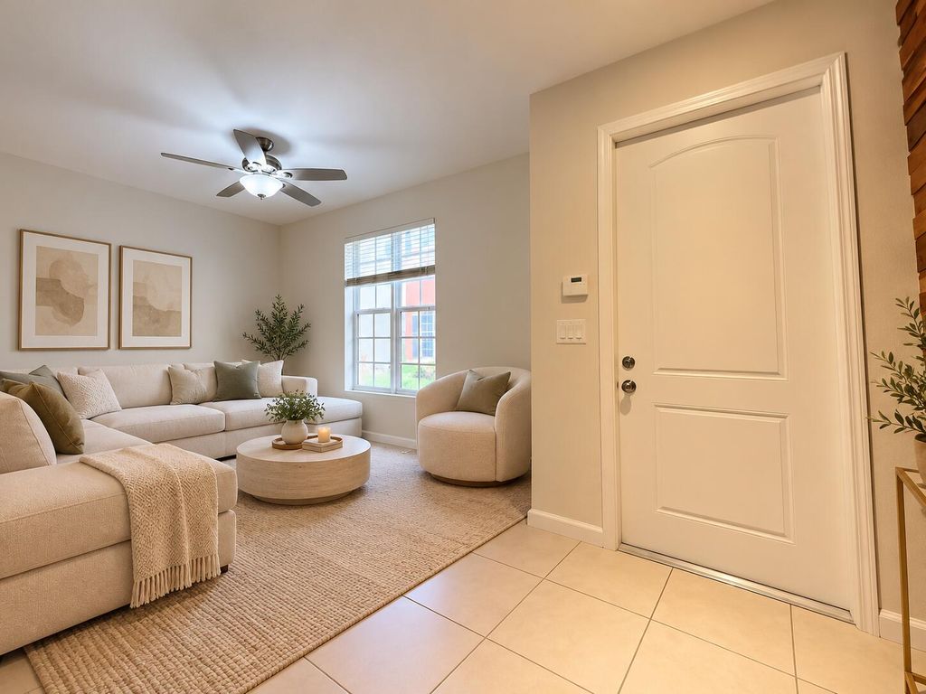 726 SW 1st Way, photo 2