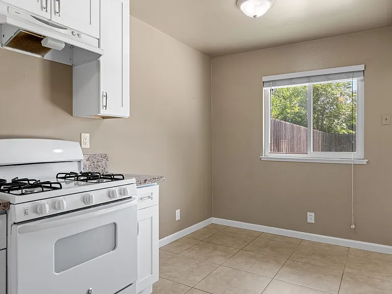 10498 Mills Tower Dr — Photo 9