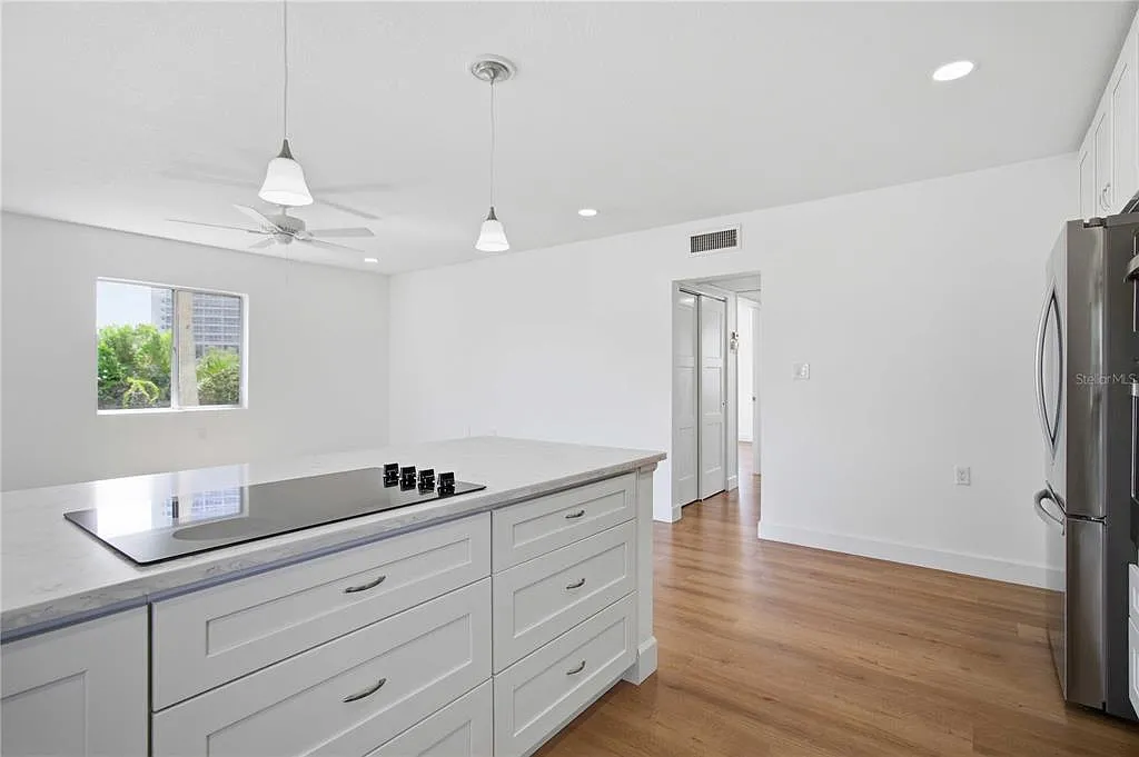2 bed, 1.5 bath, 816 sqft, $2,995 — Photo 3