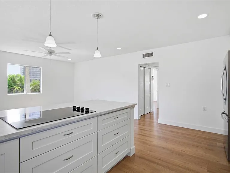 765 John Ringling Blvd #1 — Photo 3