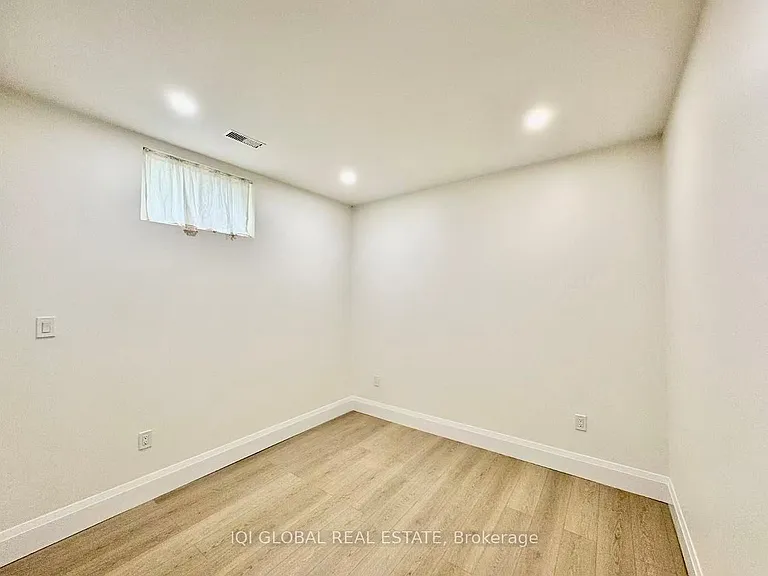 57 Threadneedle Cres — Photo 22