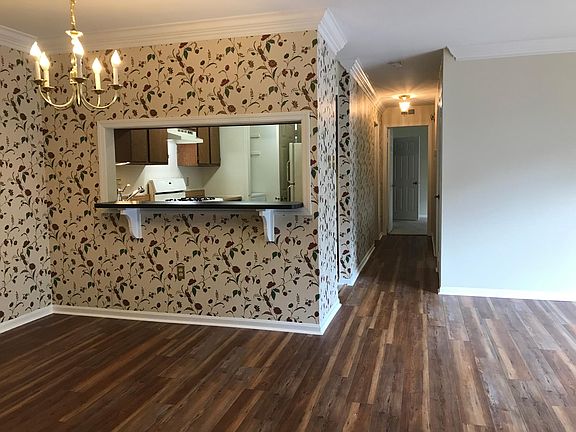 Pass thru to kitchen