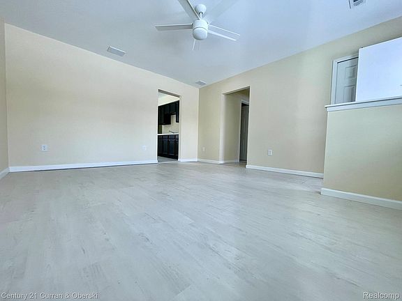 3rd image of 26141 Yale St