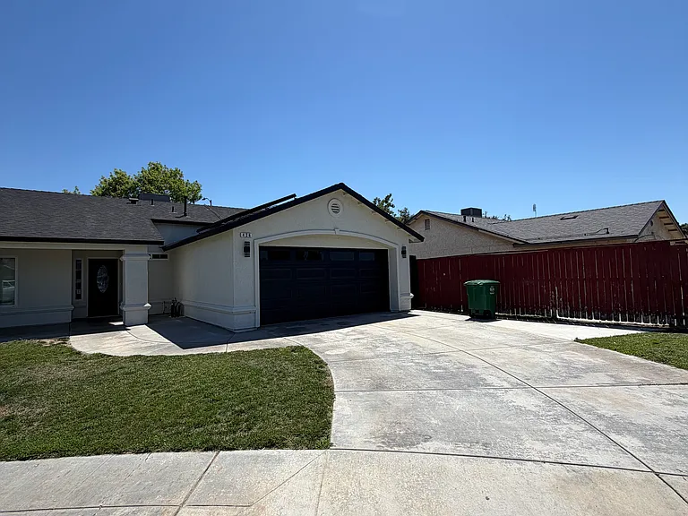 426 Wawona Ct — Photo 2