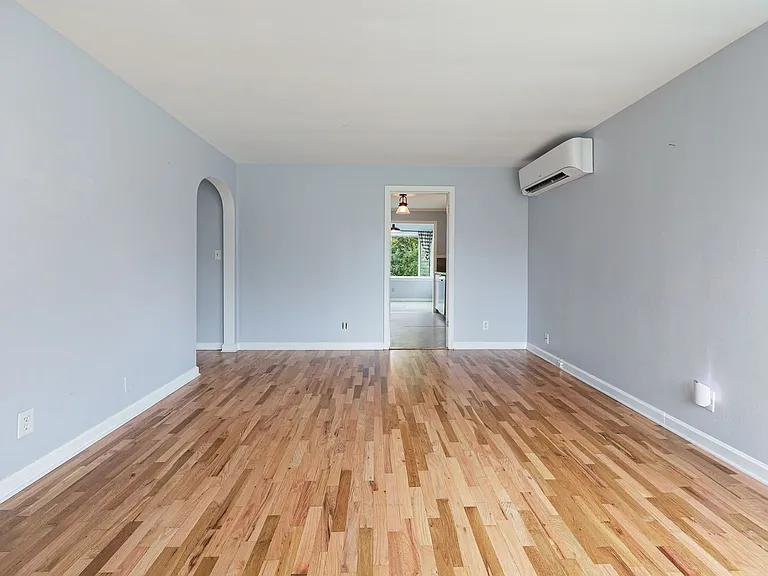 1223 Puget St NE — Photo 5