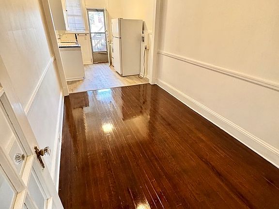 4th image of 3407 Kensington Ave Unit 1
