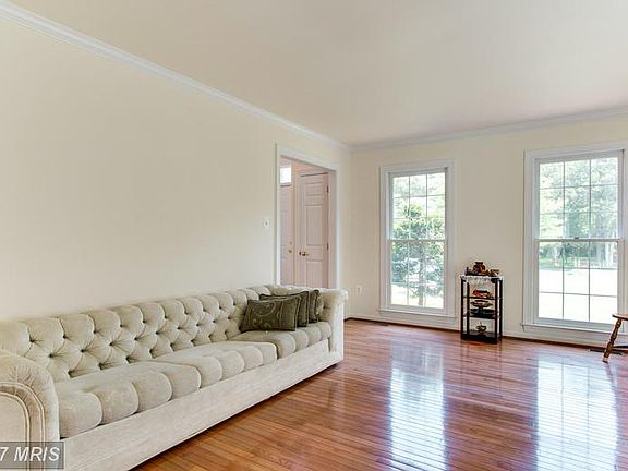 5th image of 10651 Schaeffer Ln