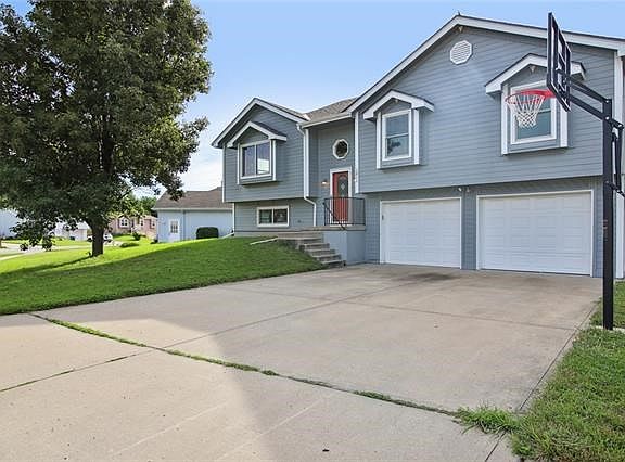 2nd image of 1011 Golden Ave