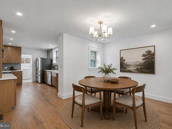 3rd image of 823 N 22nd St