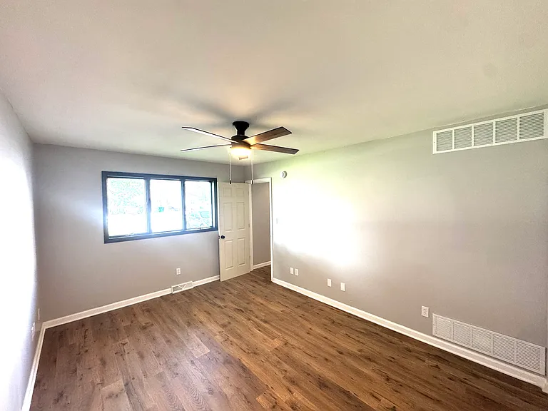 9347 Kennedy Ave — Photo 10