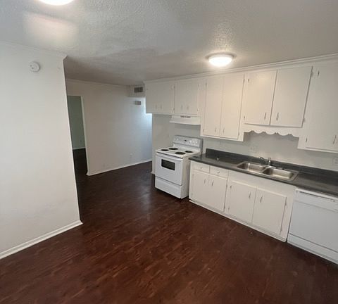 3rd image of 2085 Long St #3