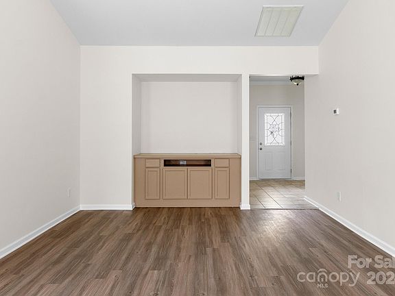 5th image of 6845 Parkers Crossing Dr