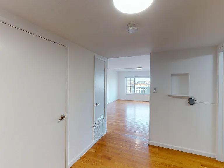 1040 Ashbury St — Photo 18