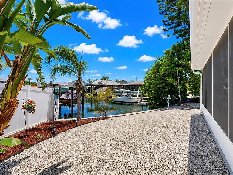 6513 Abaco Dr — Photo 4