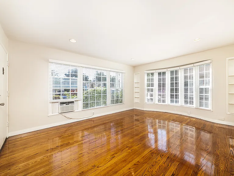 4283 Tujunga Ave — Photo 5