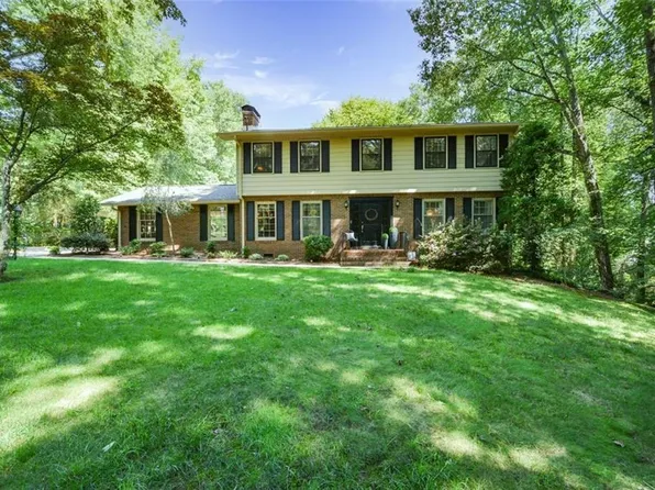 6235 Cornelia Dr, Douglasville, GA 30134