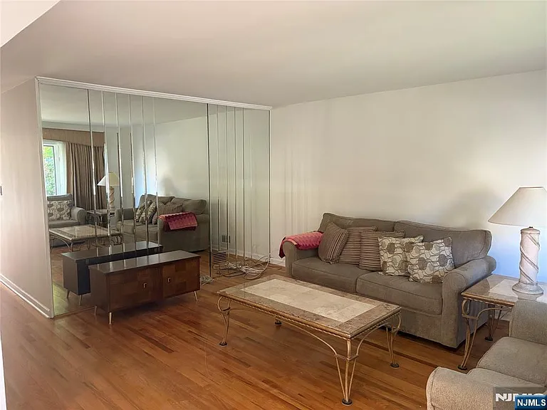 322 Grove St — Photo 7