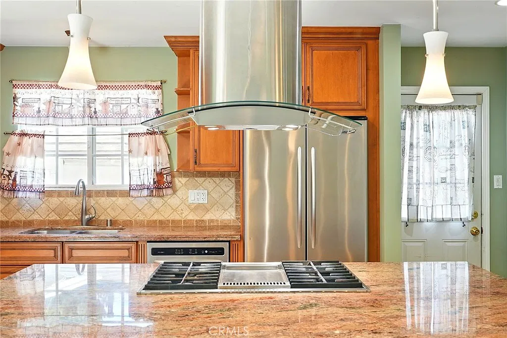 4 bed, 1352 sqft, $4,000 — Photo 4