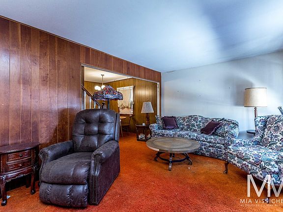 4th image of 785 Flowerdale Dr