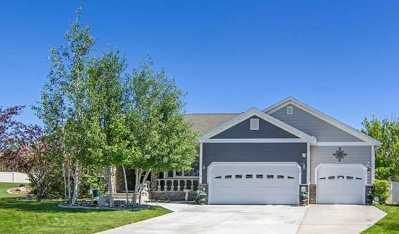 1st image of 1821 Laura Cir
