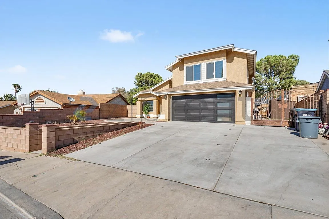 3 bed, 2.5 bath, 8268 sqft, $3,300 — Photo 2