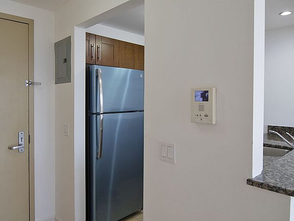 2nd image of 6070 Woodhaven Blvd APT 5C