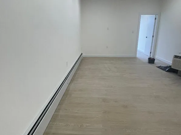 328 Myrtle Avenue image 2 of 6