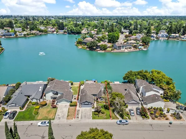 2417 Meadow Lake Dr, Stockton, CA 95207