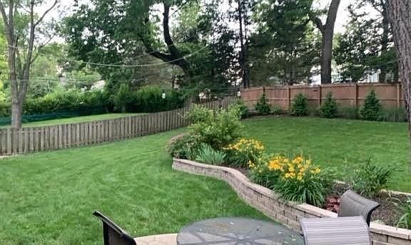 Beautiful flower bed retaining wall