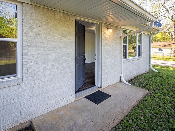 2nd image of 202 Hollywood Dr