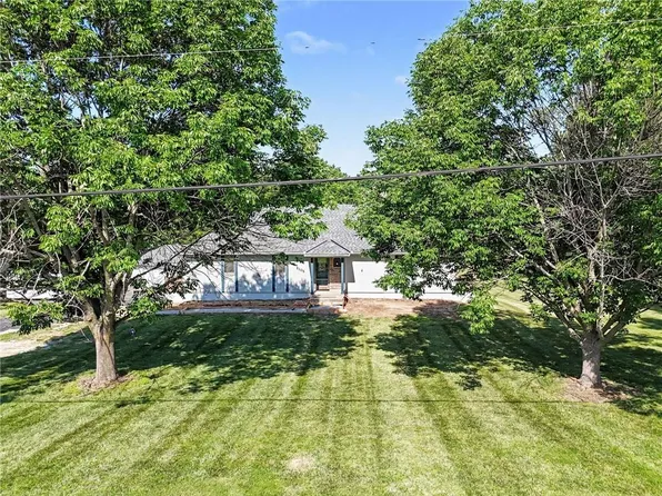 2105 NE Porter Rd, Blue Springs, MO 64014