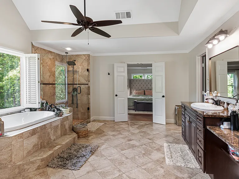 Master Bathroom - Pic 3