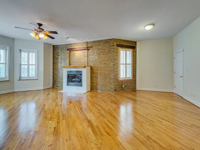 5207 S Blackstone Ave — Photo 2