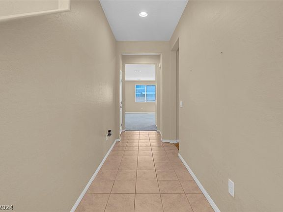 5th image of 105 Thorntree Ave