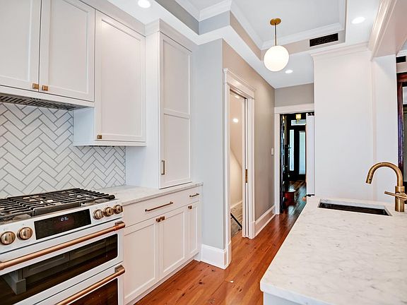 4th image of 903 G St SE