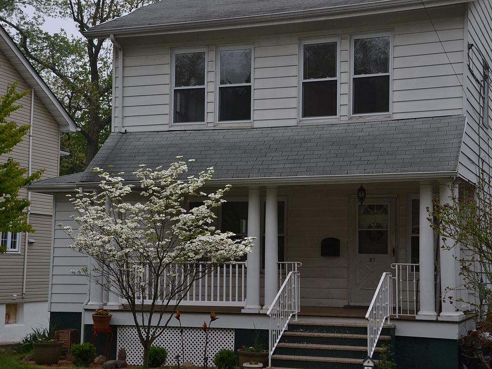 Inviting front porch!