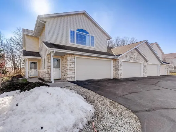 2455 Country Creek CIRCLE #1, West Bend, WI 53095