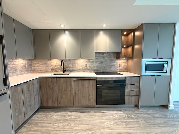 5th image of 755 Harbourside Dr #714
