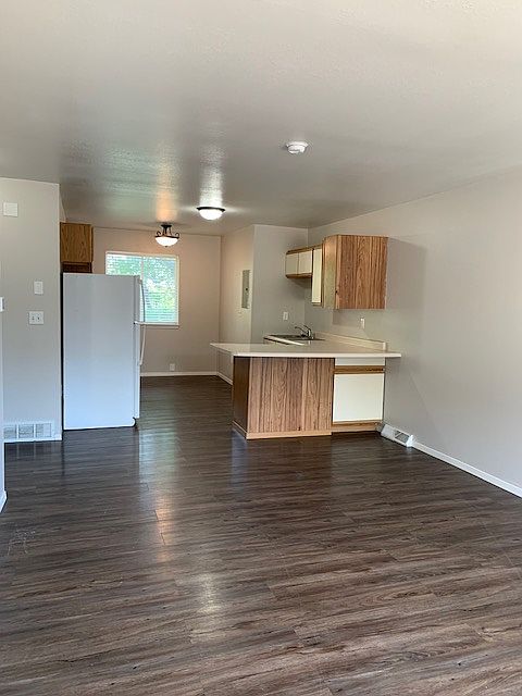 Living area / kitchen
