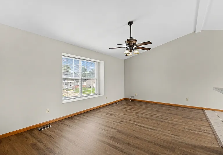 708 Tobermory Ct — Photo 4