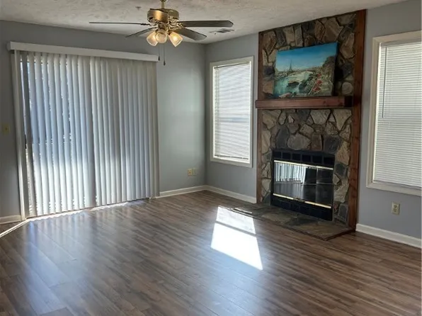 946 Stewarts Creek Dr APT 8, Fayetteville, NC 28314