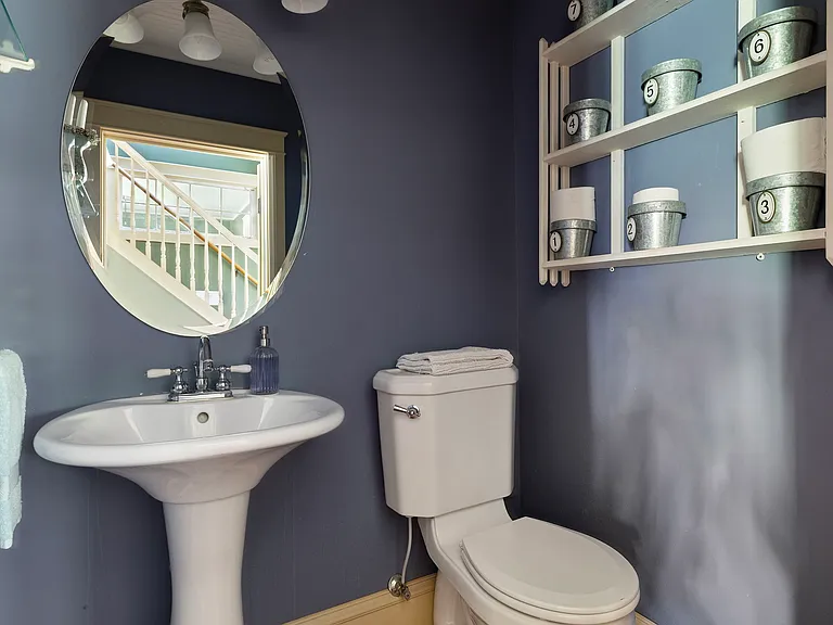 205 N Elm St — Photo 16